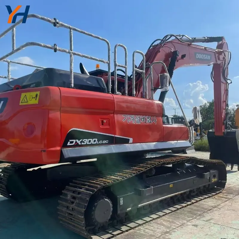 Competitive Price Good Condition Used Doosan 300 Large Digger Machine Global